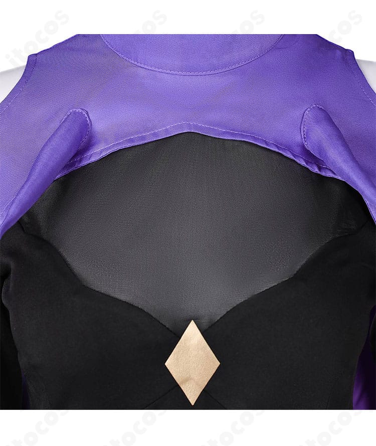 クレメーオ衣装の前胸ディテール。精緻な刺繍と装飾パーツの質感が際立つ近接写真。