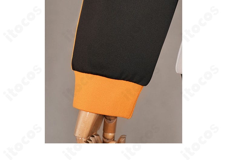 袖口のクローズアップ。パイピングと端処理の品質が伝わる仕上がり。