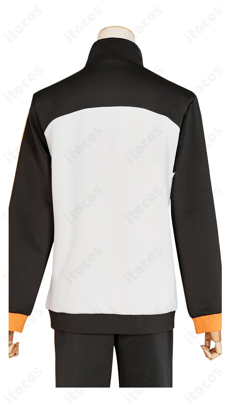 背面全体画像。後ろ身頃のライン配置と襟の立ち上がりを再現した後ろ姿。