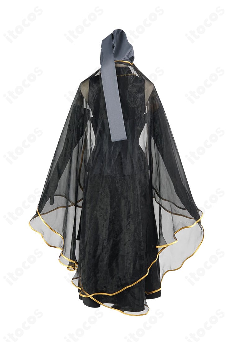 NARUTO -ナルト- 日向ヒナタ ウェディングドレスの背面。背中のラインとスカートの分量感を再現。