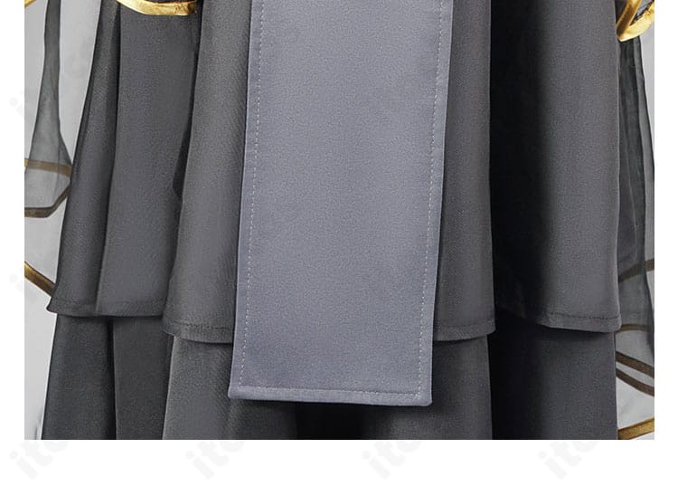 ウェディングドレスのスカート装飾ディテール。華やかな意匠で撮影映えする仕上がり。