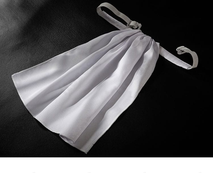 リボン（スカーフ）の質感ディテール。結びの表情と生地感が分かる。