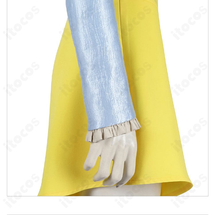 袖口の装飾ディテールを拡大。手元が映える意匠で撮影に映えるポイント。