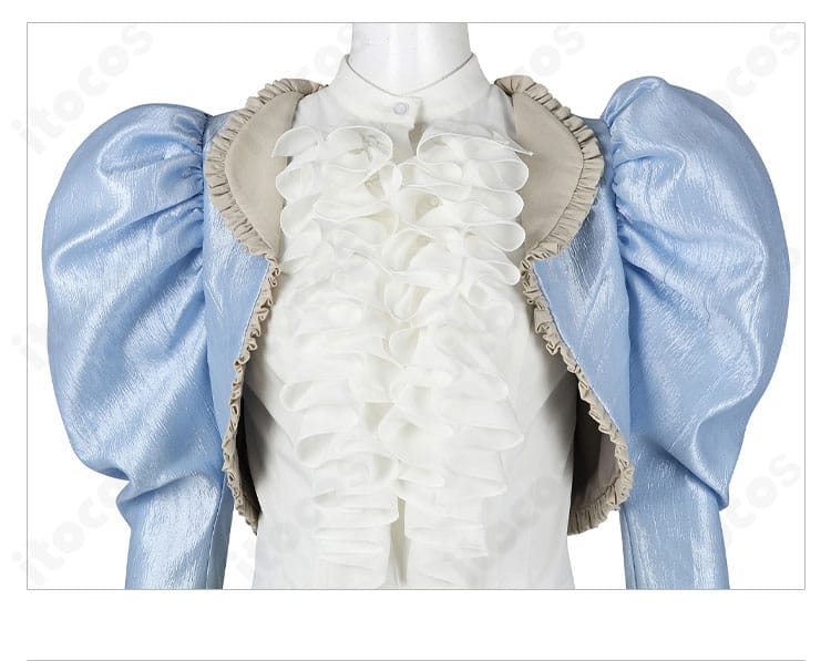 襟元や装飾のクローズアップ。刺繍風の意匠とディテールの美しさを強調。