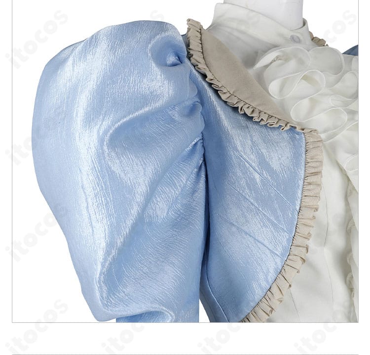 肩周りの装飾のアップ。縫製の整いと立体感を示すディテールショット。