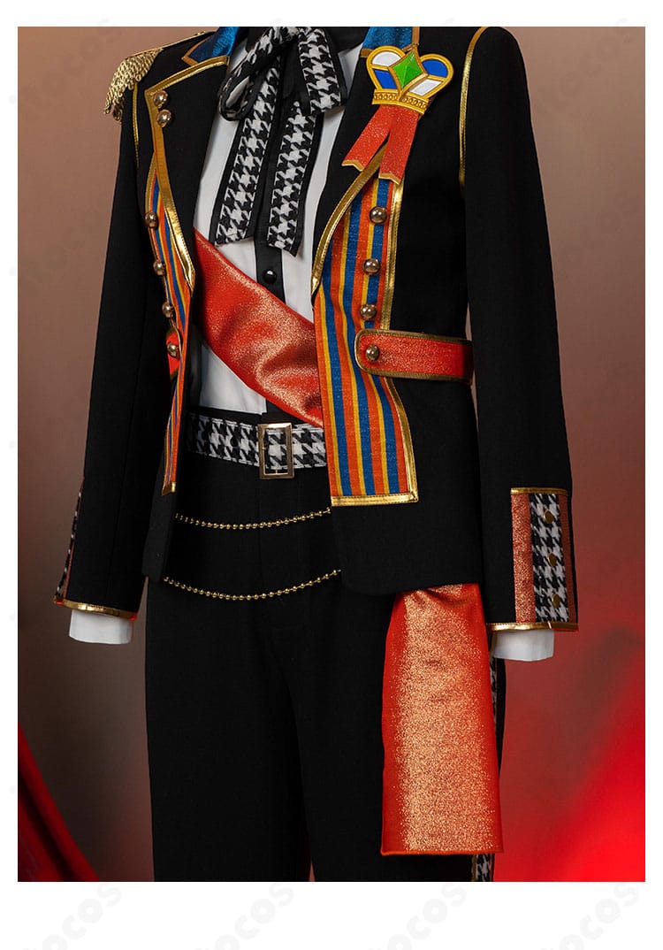 TRIP衣装の装飾ディテール。金属風パーツと華やかな飾りの近接カット