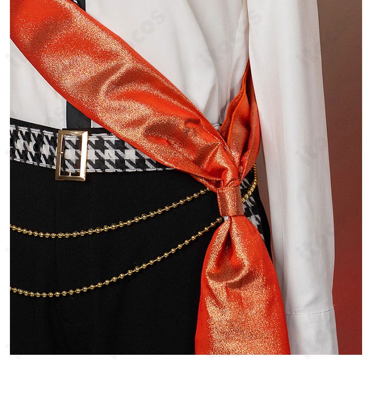 赤い細帯装飾のクローズアップ。スタイルを引き締める差し色パーツ