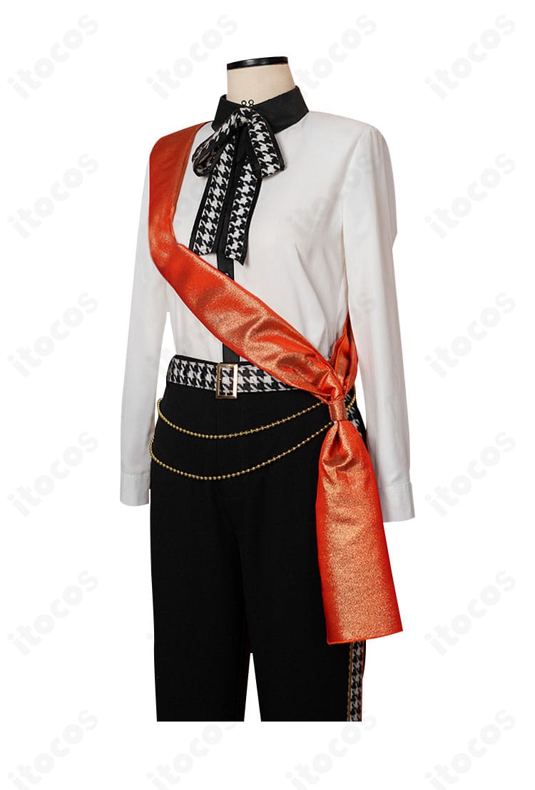 インナーシャツ正面ディテール。胸元の刺繍と上品な前立てデザイン