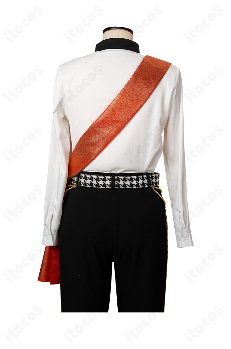 インナーシャツ背面ディテール。背中の切替と装飾、上質感のある仕立て