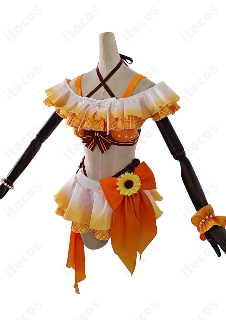 ラブライブ！ 高坂穂乃果 水着コスプレ 斜めサイド。配色や縫製のディテールがわかるアングル