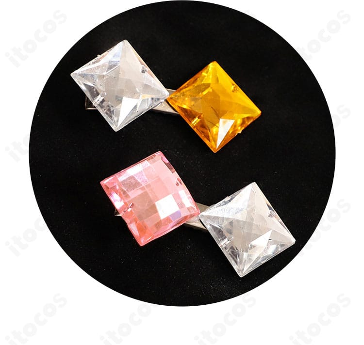 髪飾りアクセサリーの近接図（固定パーツと配色の特徴）