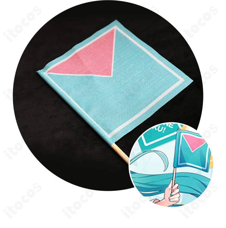 小旗アクセサリーの近接図（旗面デザインと持ち手のディテール）