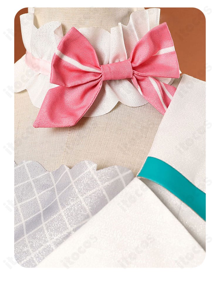 蝶ネクタイ装飾の近接図（色味と形状、中心パーツの質感）