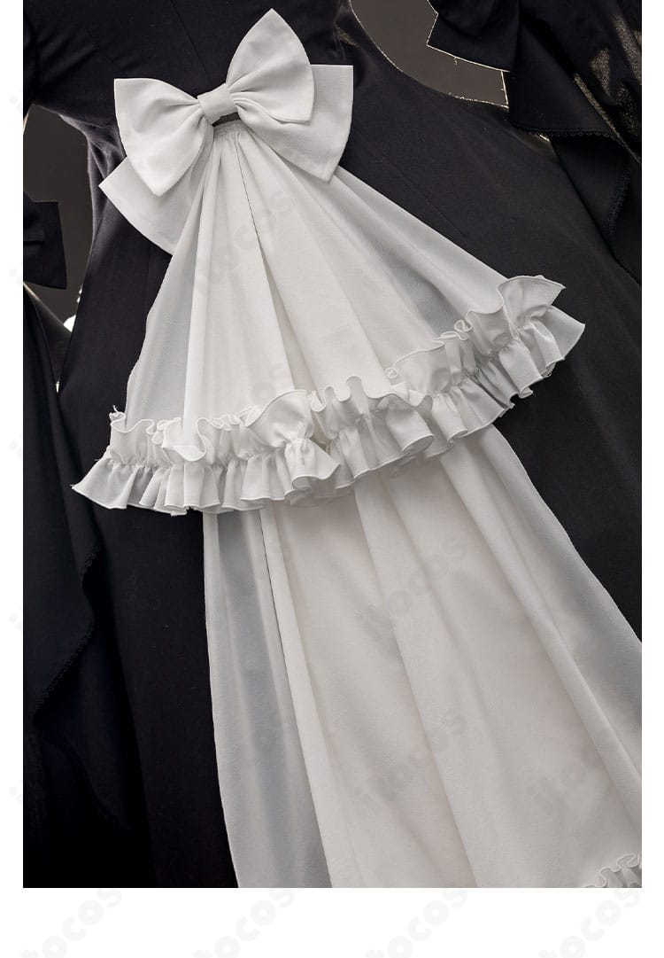 背面の蝶結び装飾アップ。ウエスト位置とシルエット形成のポイントを示す。