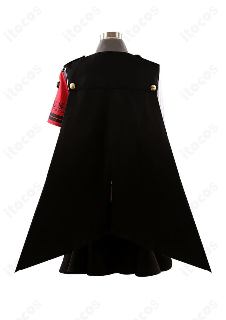 背面図：マントのドレープとスカートのライン、背面の縫製ディテールを捉えた桐条美鶴コスチューム。