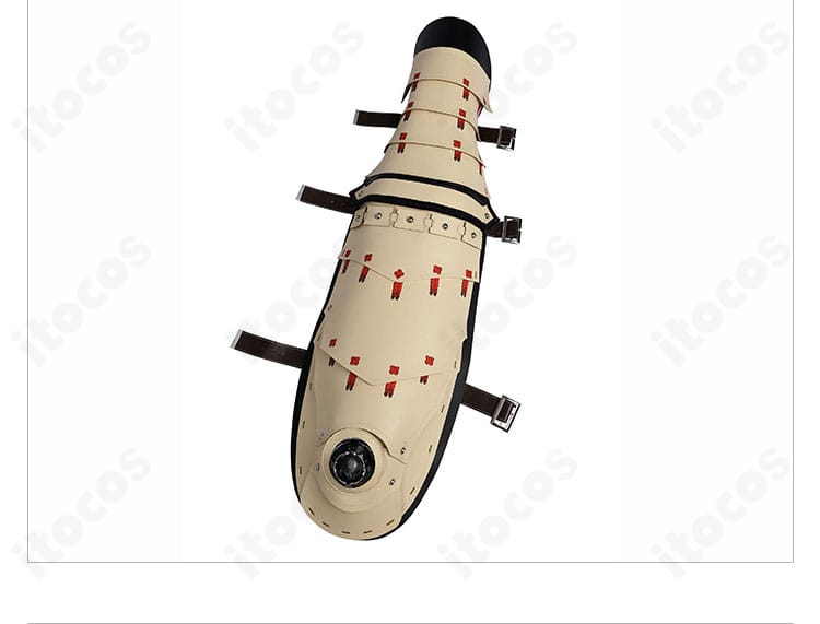 腕アーマーの装飾ディテール。カーブ形状と固定ベルトを確認できる。