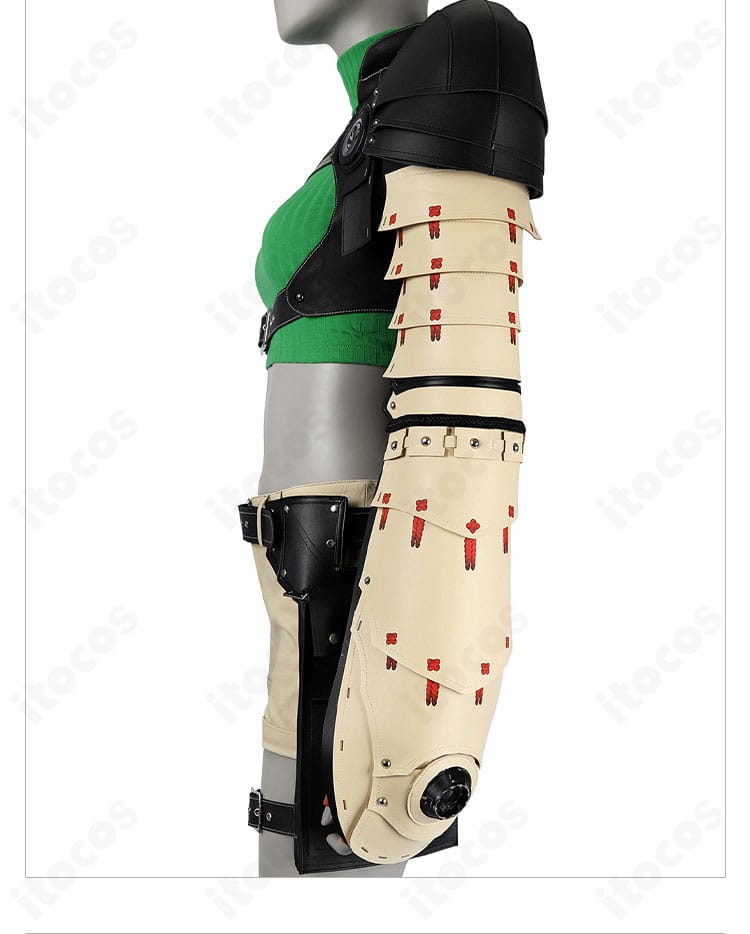 肩と腕に施した装飾の近接写真。アームカバーとアーマーの重なりを再現。