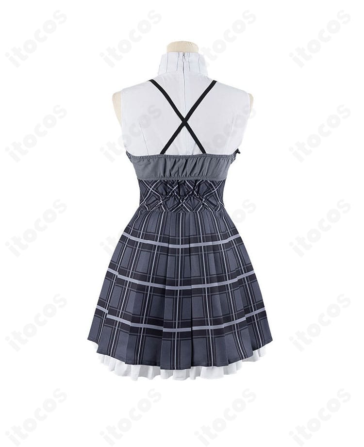 スカート背面のアップ。裾の仕上げや縫製ラインを確認できる写真