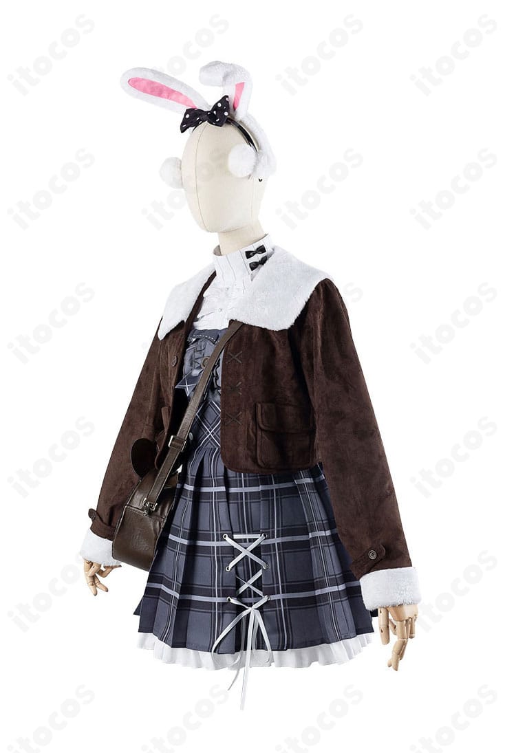 コスプレ衣装左側面。全体シルエットと小物のバランスが一目で分かる画像