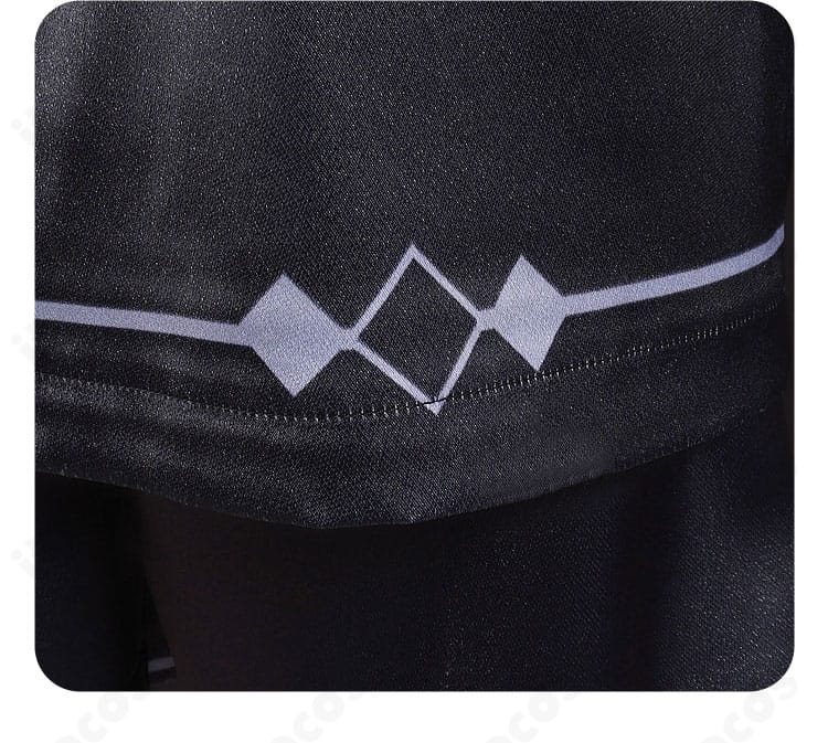 下衣部分のデザインディテール。ライン取りと落ち感を確認できるアップ。