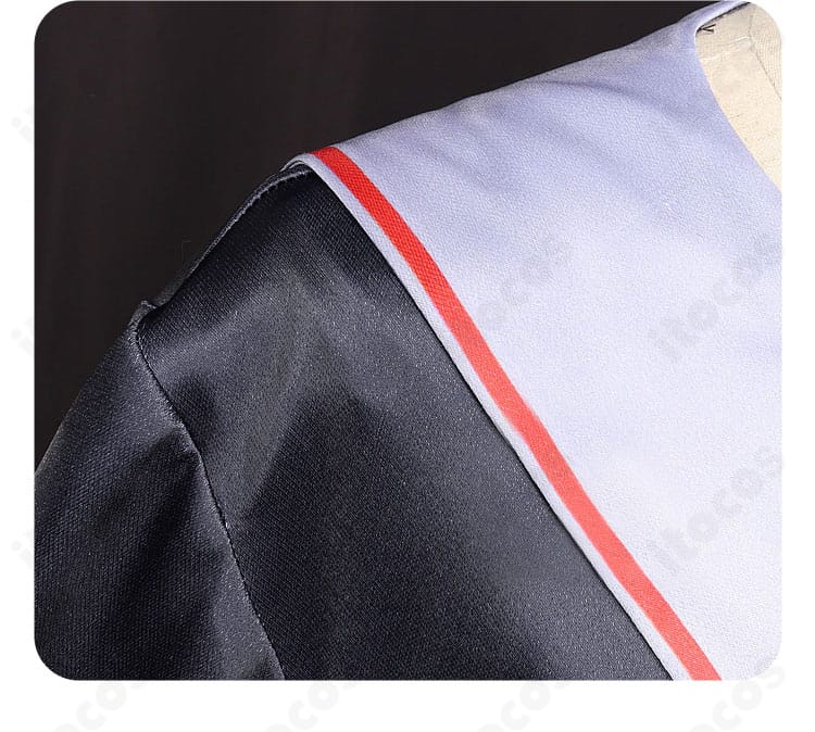 肩と袖口のディテール。生地の質感と仕上げの丁寧さを示す近接写真。