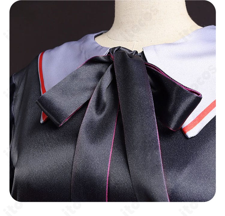 襟元の結びデザインのクローズアップ。均整の取れた結び目と端正な見映え。