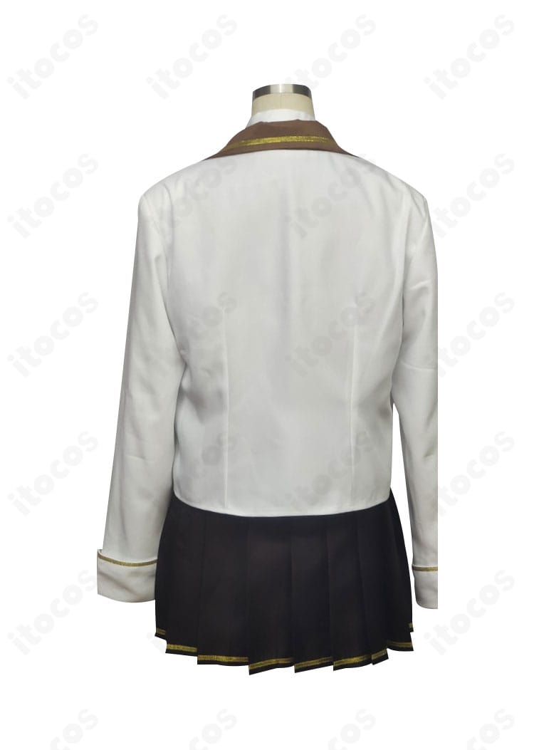 背面全身画像：アリサ・ミハイロヴナ・九条の学園制服コスプレ。背面のシルエットとコート丈感を丁寧に表現。