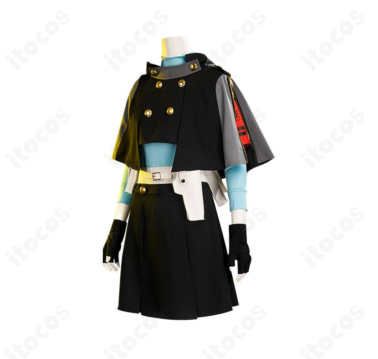 山岸風花 新戦闘服コスプレの側面ディテール。マントとスカートのラインが美しく落ちる様子を強調。