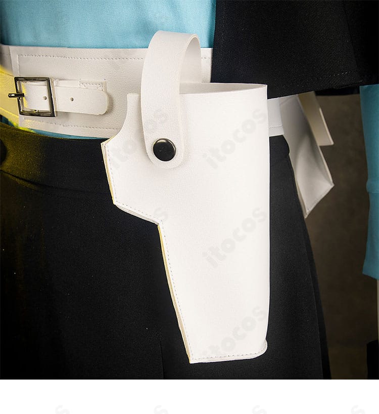 新戦闘服のホルスターパーツ詳細。ベルトとの接続とアクセサリー構成を確認できる画像。