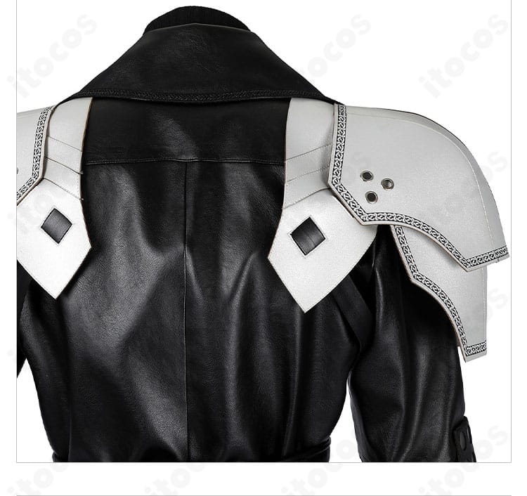 セフィロスコスプレ衣装の背面ディテール（背中ベルトとコートライン）