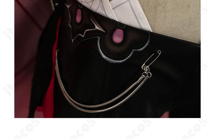 崩壊3rd セリム コスプレ衣装のパンツ装飾。ショートパンツの意匠とレッグカバーの取り合わせ。