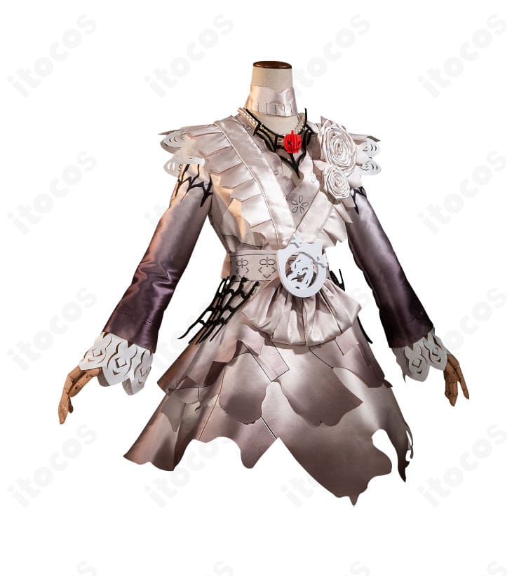 機械技師（トレイシー）紙心コスプレ衣装の右側ディテール。生地の質感と縫製ライン、装飾配置のアップ