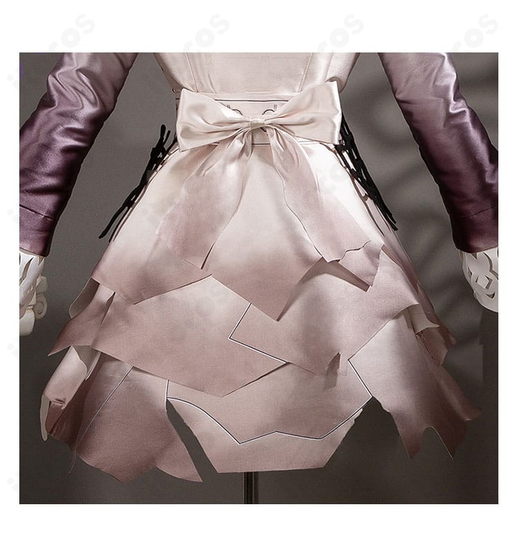 機械技師 紙心の背面装飾ディテール。蝶結びの刺繍と装飾パーツの精緻さを強調