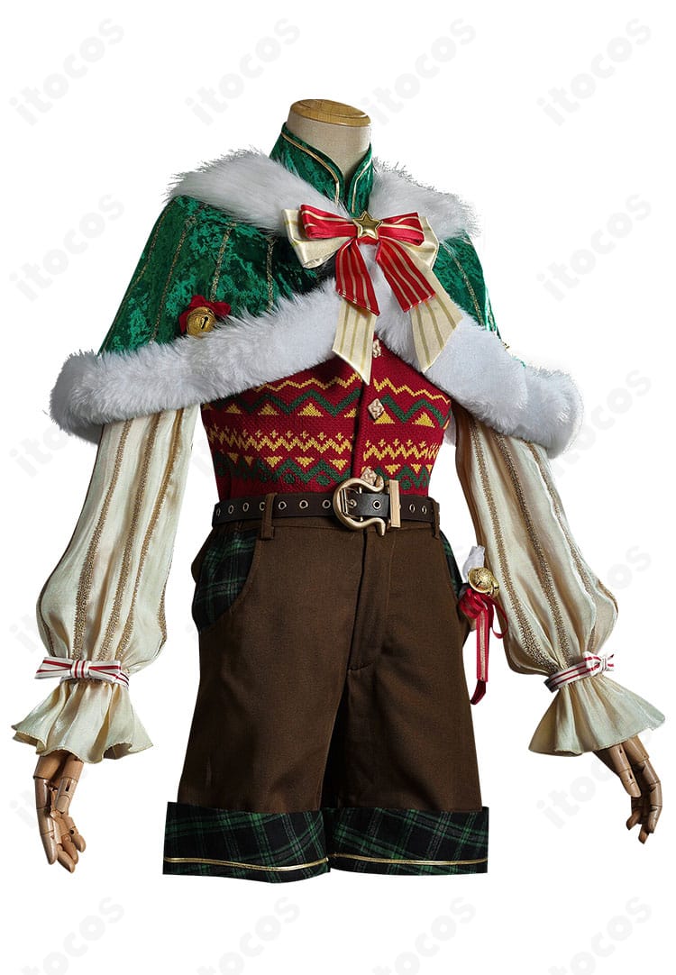 側面ディテール。披肩の重なりと袖飾り、ベルト位置でシルエットを再現した様子