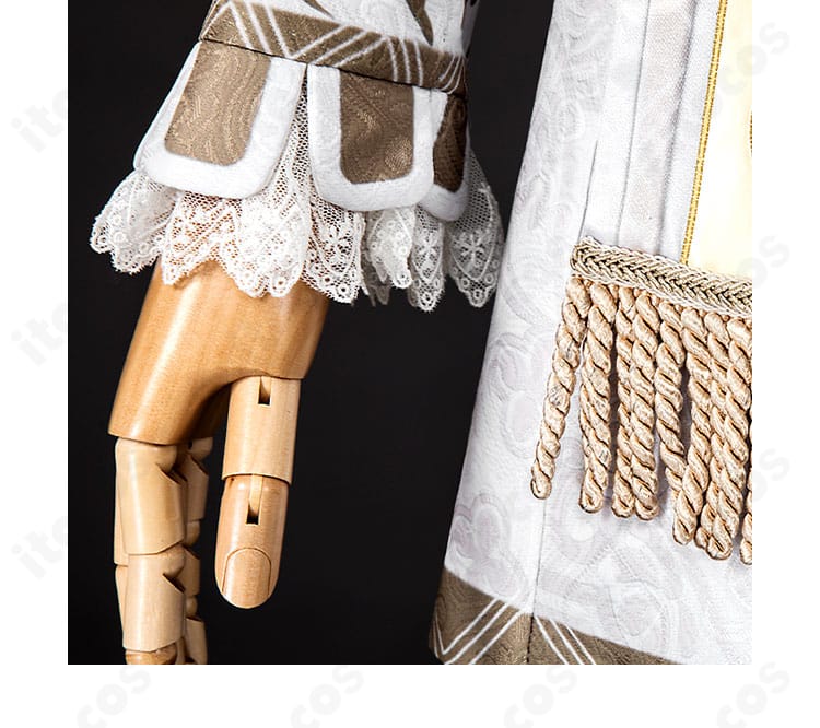 袖口のカフスとトリムの質感が分かるクローズアップ