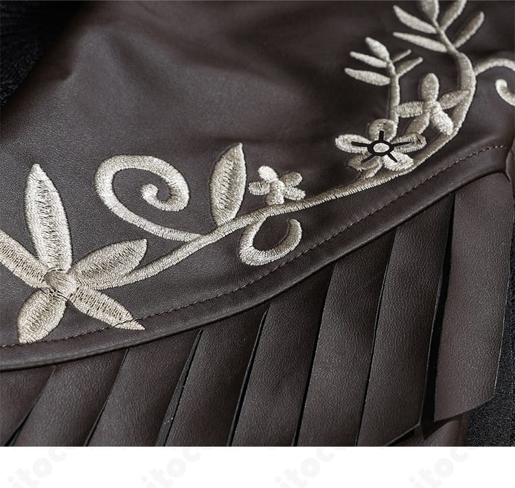 第五人格 バーメイド ブラックローズ 肩の装飾パーツ拡大。意匠の形状と取り付け位置を示す。