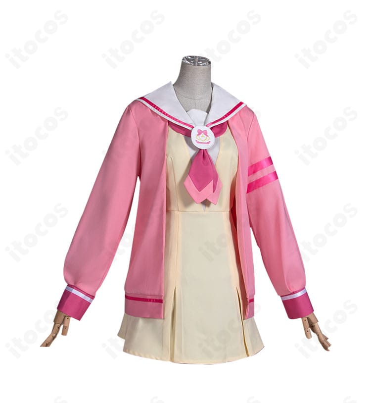 真中らぁらの冬服制服コスプレ衣装 側面。コートとワンピースの重なりやスカートのラインを示す角度写真。