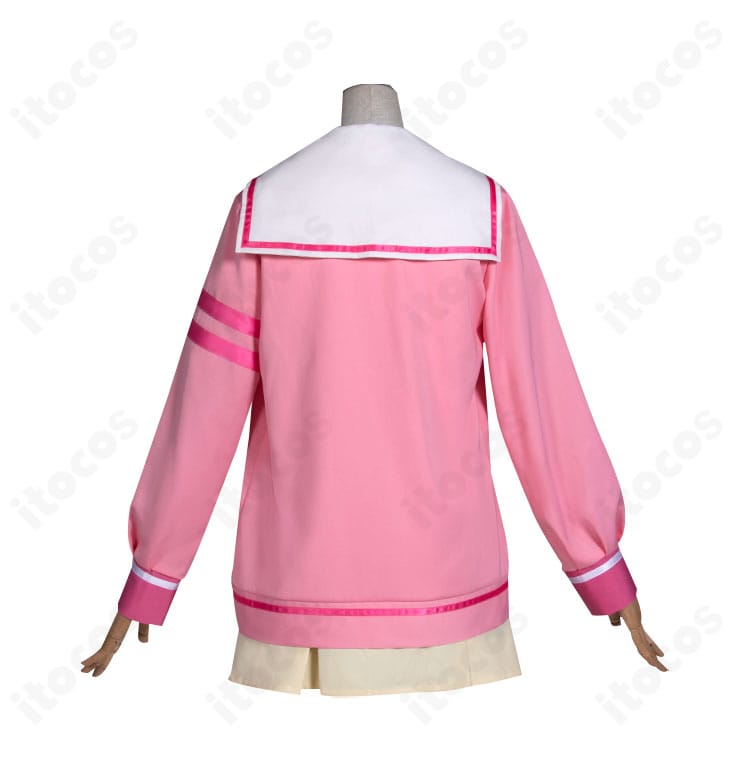 真中らぁらの冬服制服コスプレ衣装 背面。披肩の落ち感と背面の切り替え、裾のデザインが分かるカット。