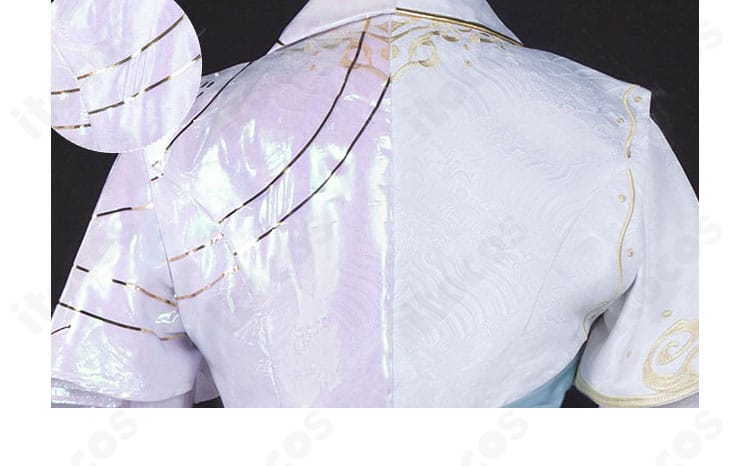 背面装飾のアップ。背中のモチーフと縁取りの再現度を確認できる。