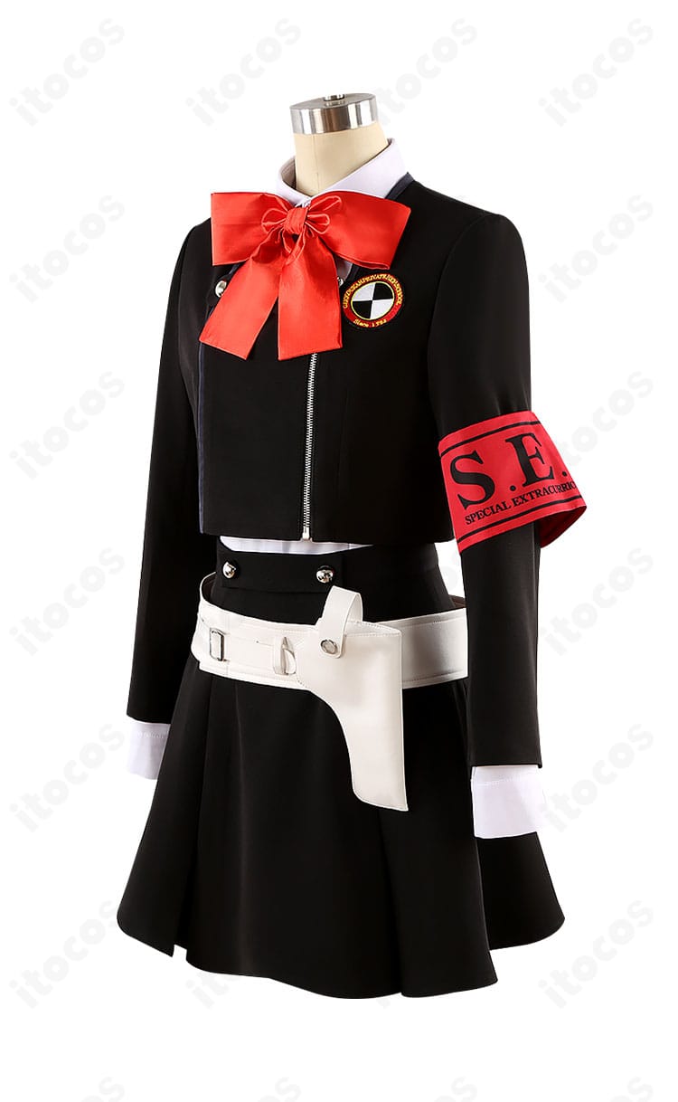 汐見琴音（ハム子）コスプレ左側面。腕章の見え方やジャケットのウエストシェイプなど細部のデザイン。
