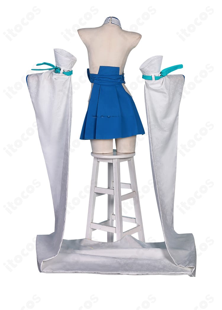 巫女服コスプレ衣装の背面デザイン。大きな蝶結びと裾のバランスを確認できるカット