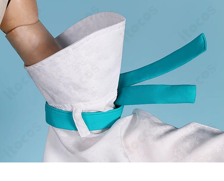 コスプレ衣装の袖装飾ディテール。広い袂と装飾の質感を近接撮影