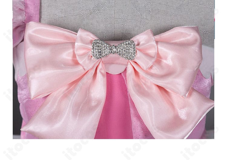 春音あいら衣装のピンク系蝶モチーフ装飾。色味と質感、縁取りの精緻さが伝わるアップ。