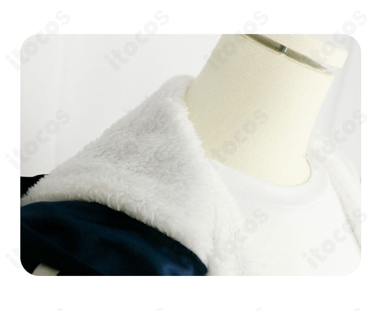 井芹仁菜 コスプレ衣装の襟元装飾ディテール。ネック周りの飾りの形状と質感を捉えた接写。