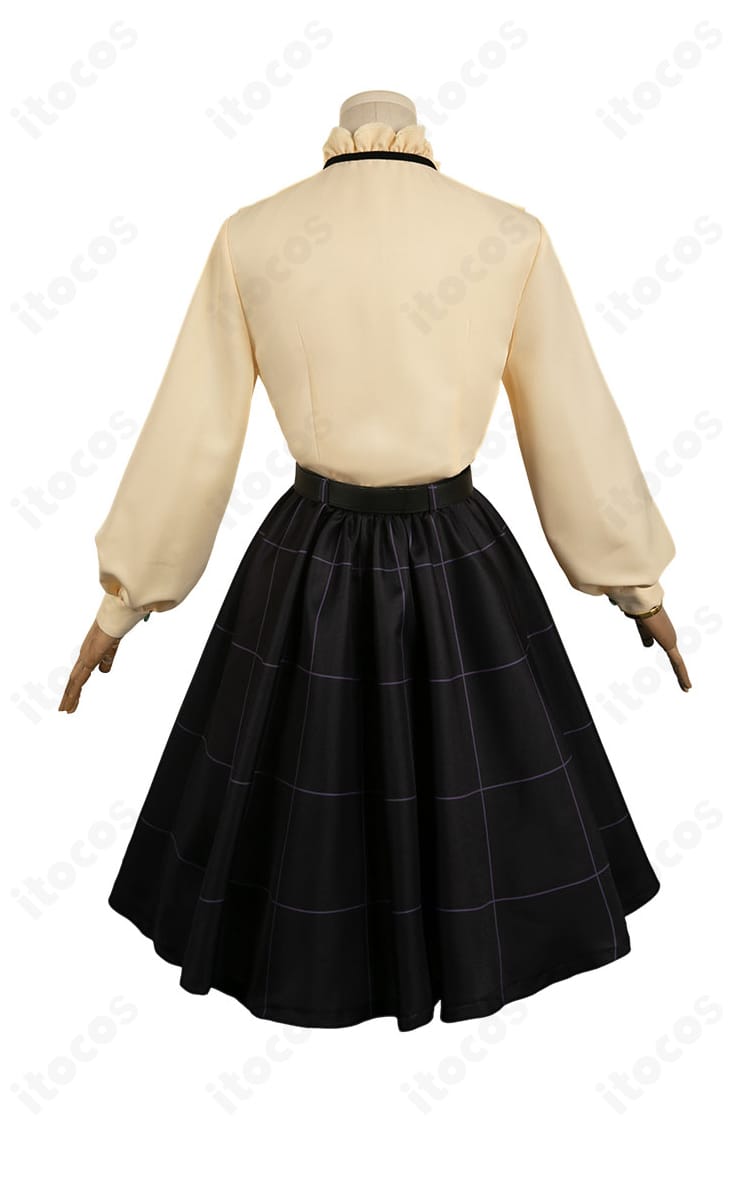 ウマ娘 プリティーダービー マンハッタンカフェ私服コスプレ衣装の背面。背中の美しいラインとスカートの落ち感を確認できる。