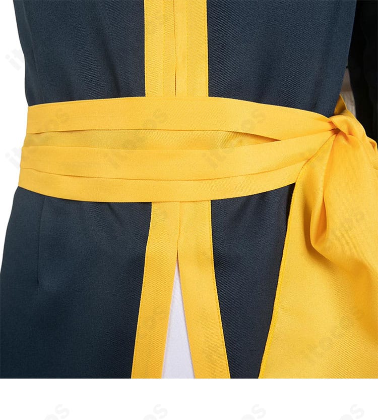 ナツ・ドラグニル衣装 腰帯の装飾ディテール。アクセントパーツと帯の重なり構成が見える写真。