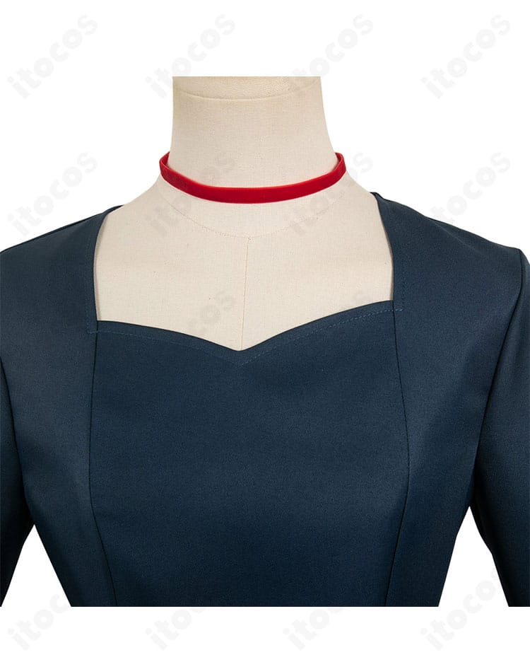 ダンジョン飯 マルシル・ドナトー コスプレ衣装の領口ディテール。チョーカーと襟元装飾の質感がわかるクローズアップ