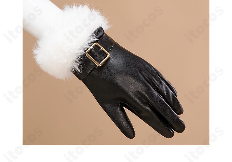 C.C. サンタ衣装の手袋デザイン詳細。指先のフィット感と手首の飾りの構造が分かる。