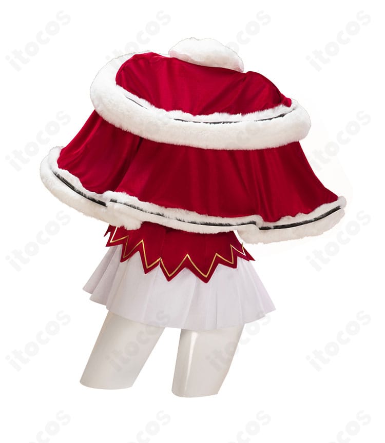 C.C. サンタ衣装の背面。マントの広がりと背面ライン、裾の長さを詳細に表示。