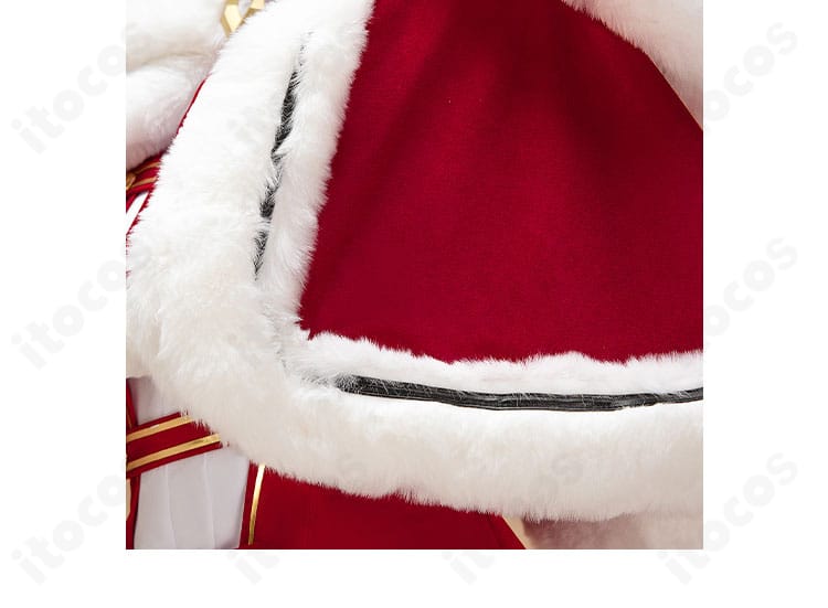 C.C. サンタ衣装のケープ（披肩）装飾の詳細。縁取りとドレープ感を強調した近接カット。